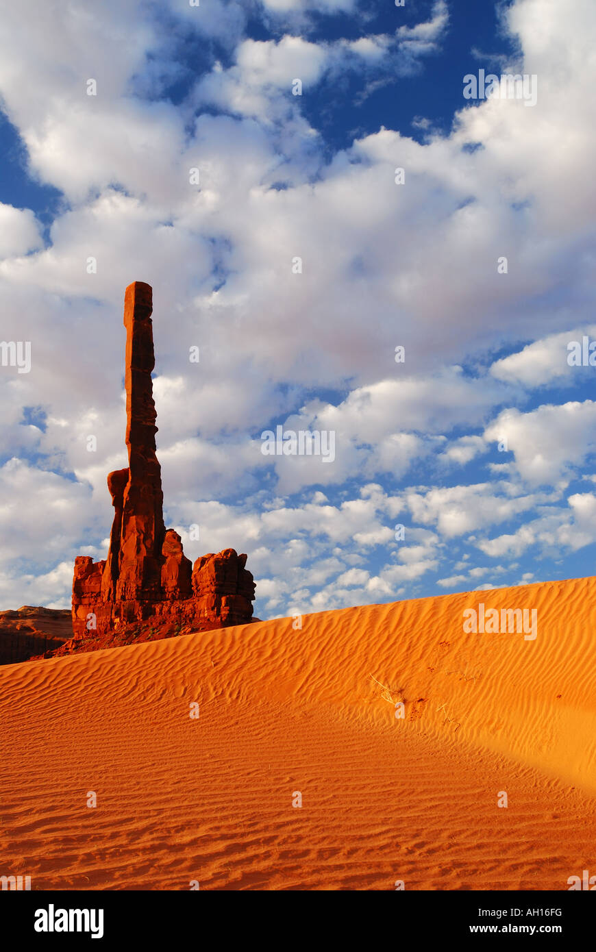 Monument Valley - Totempfahl bei Sonnenaufgang Stockfoto