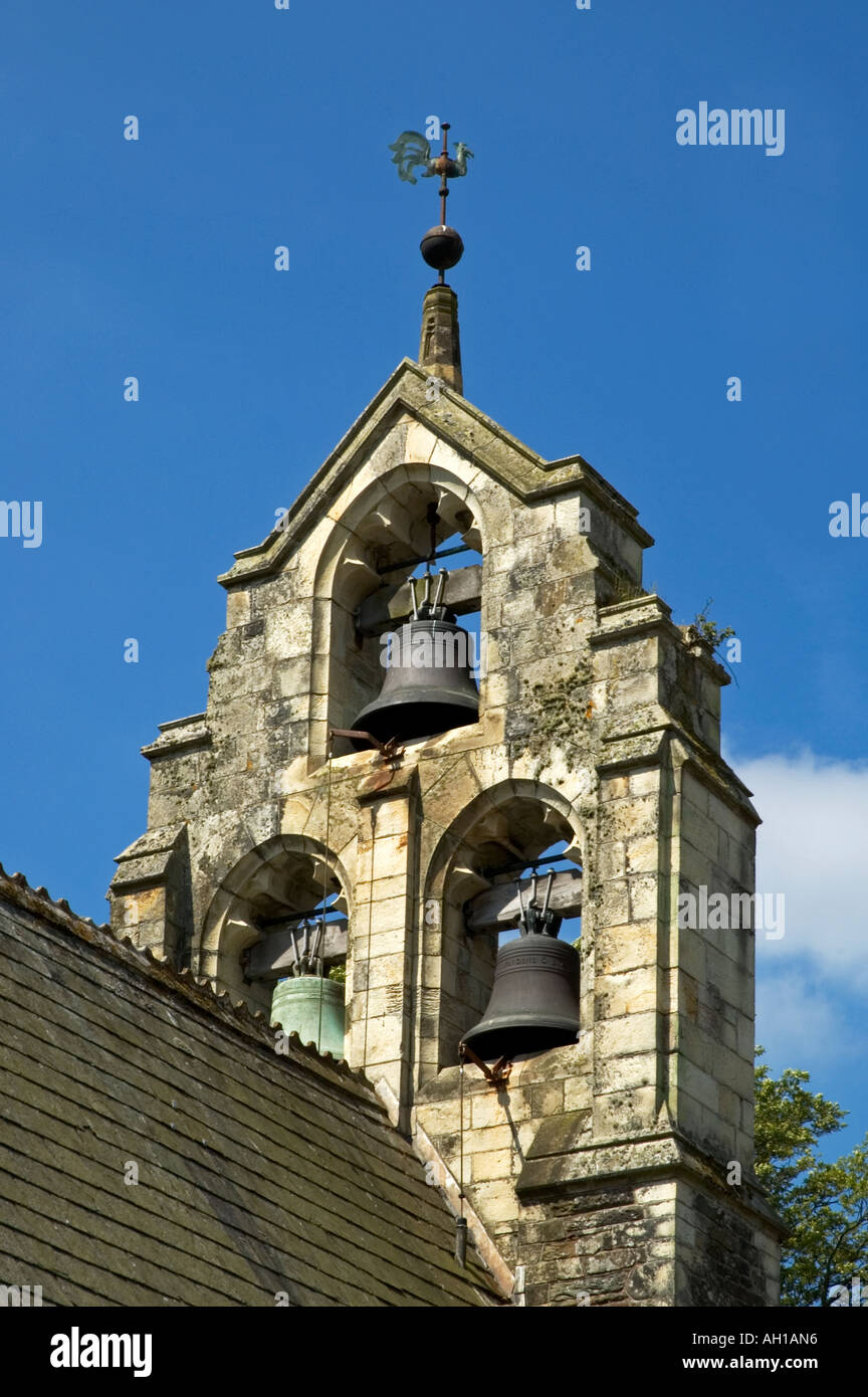 die drei Glocken im Kirchturm der Kirche der Heiligen Dreifaltigkeit in Tresillian in der Nähe von Truro, Cornwall, england Stockfoto