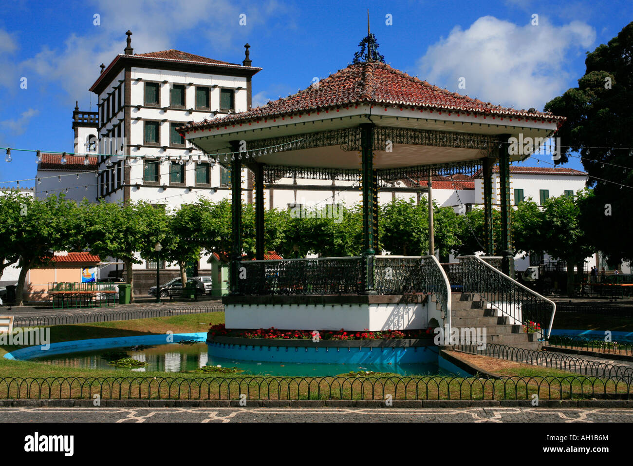 Der Convento da Esperança und der Musikpavillon im Zentrum von Ponta Delgada Azoren Inseln Portugal Stockfoto