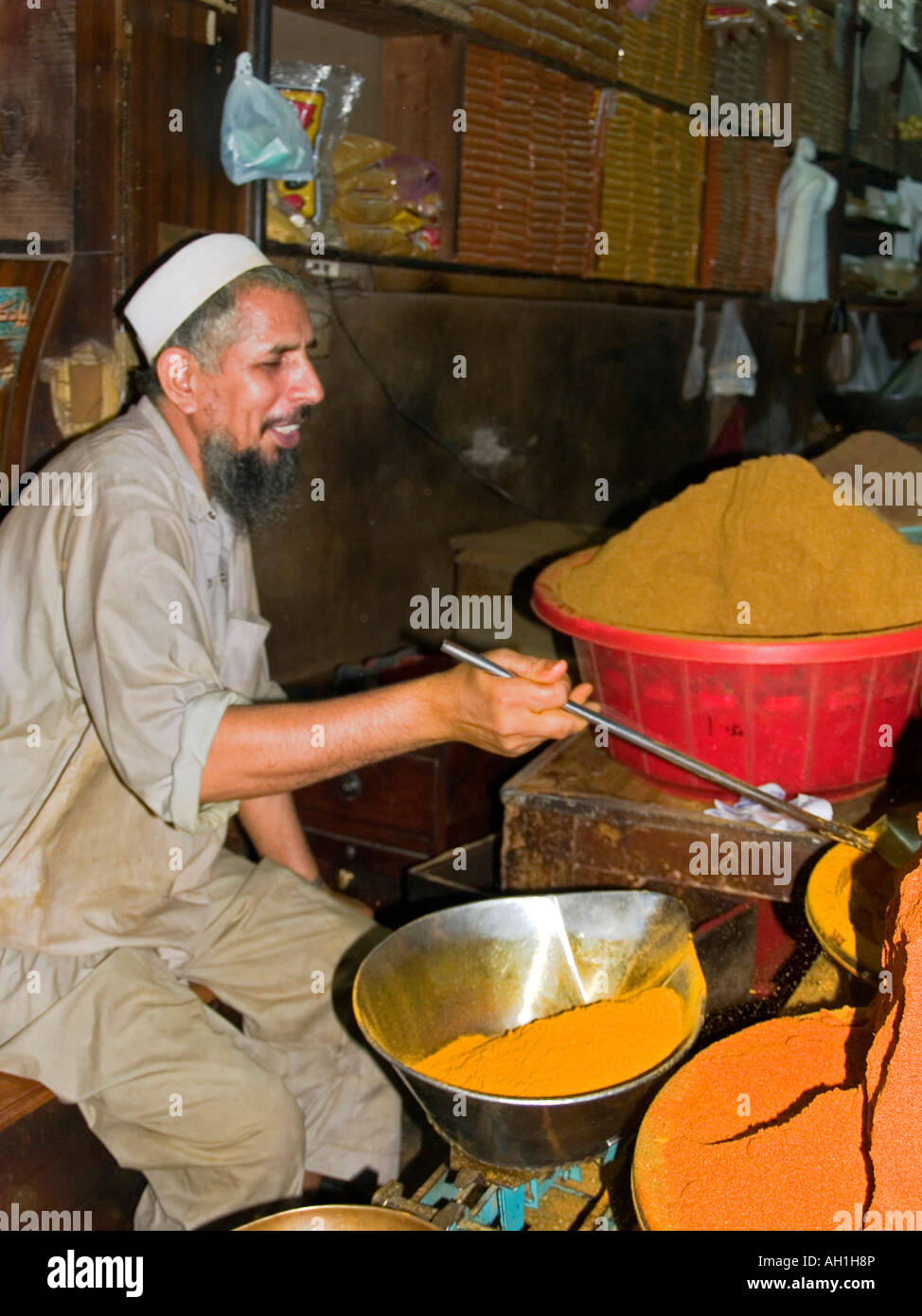 Gewürz-Mann von Peshawar, Pakistan Stockfoto
