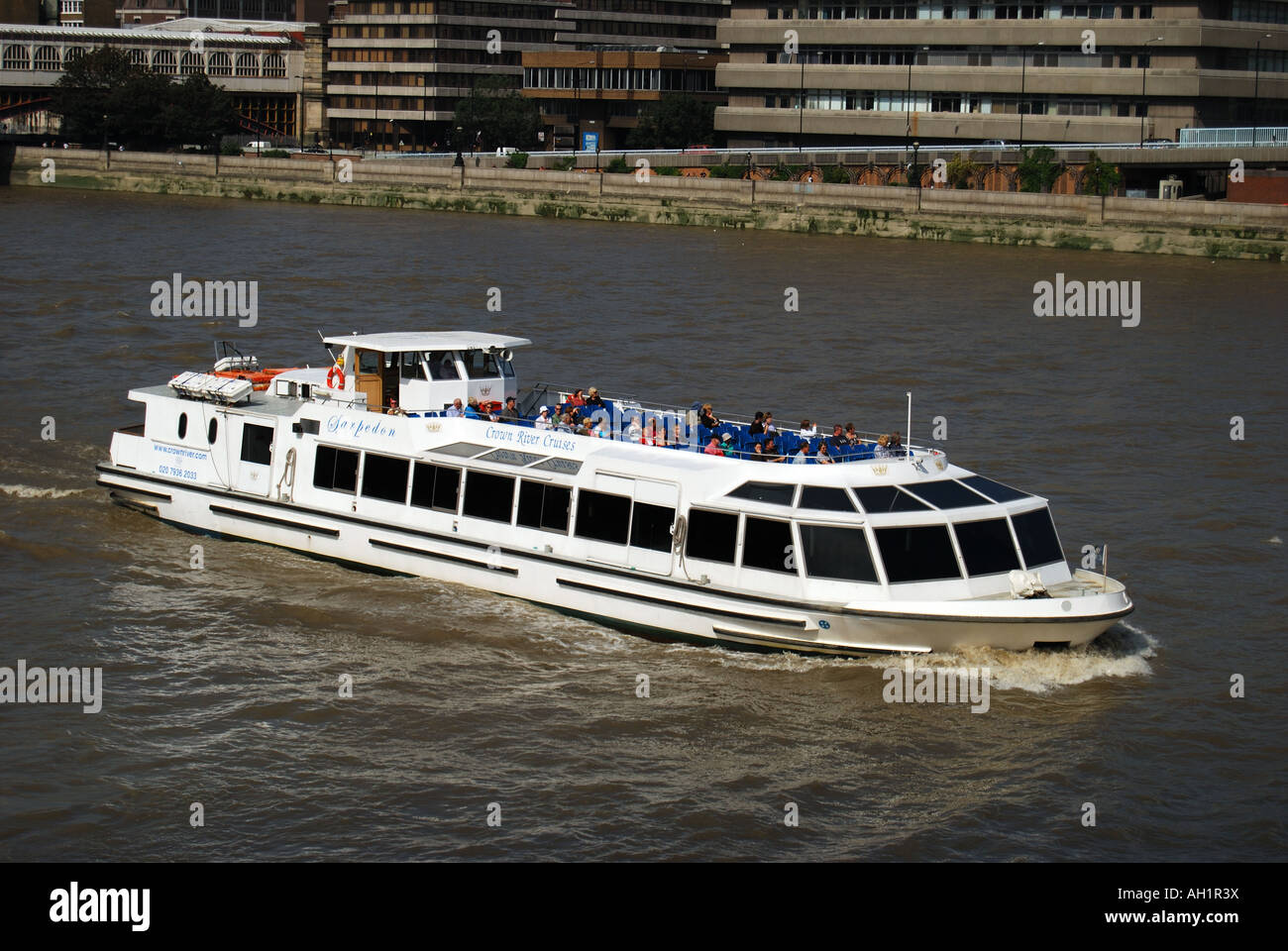 Thames cruise Boot, Themse, Victoria Embankment, London, England, Vereinigtes Königreich Stockfoto