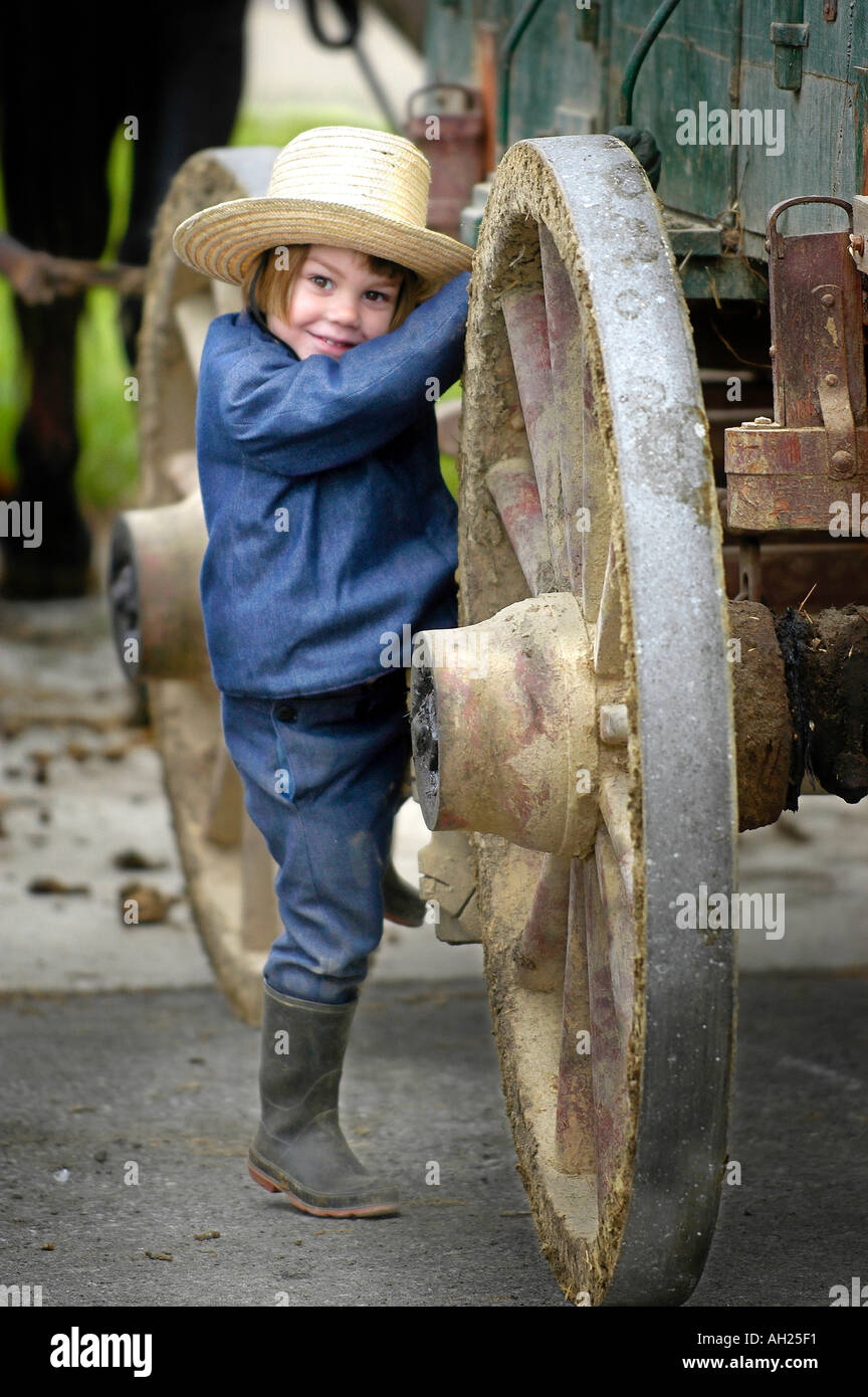 Porträt eines amischen jungen Stockfoto