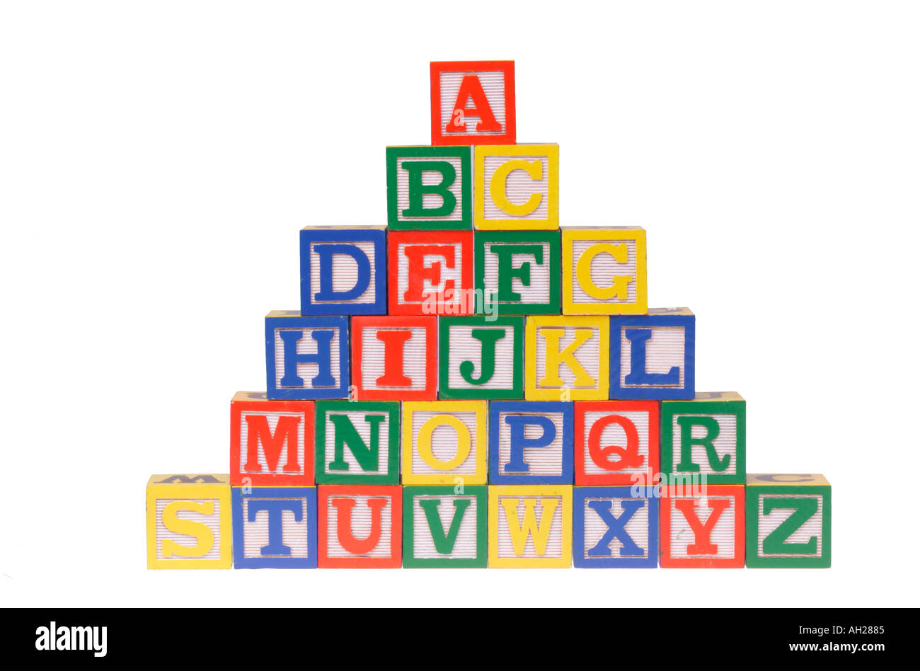 Silhouette aus Holz Alphabet Blöcke nacheinander auf weißem Hintergrund Stockfoto