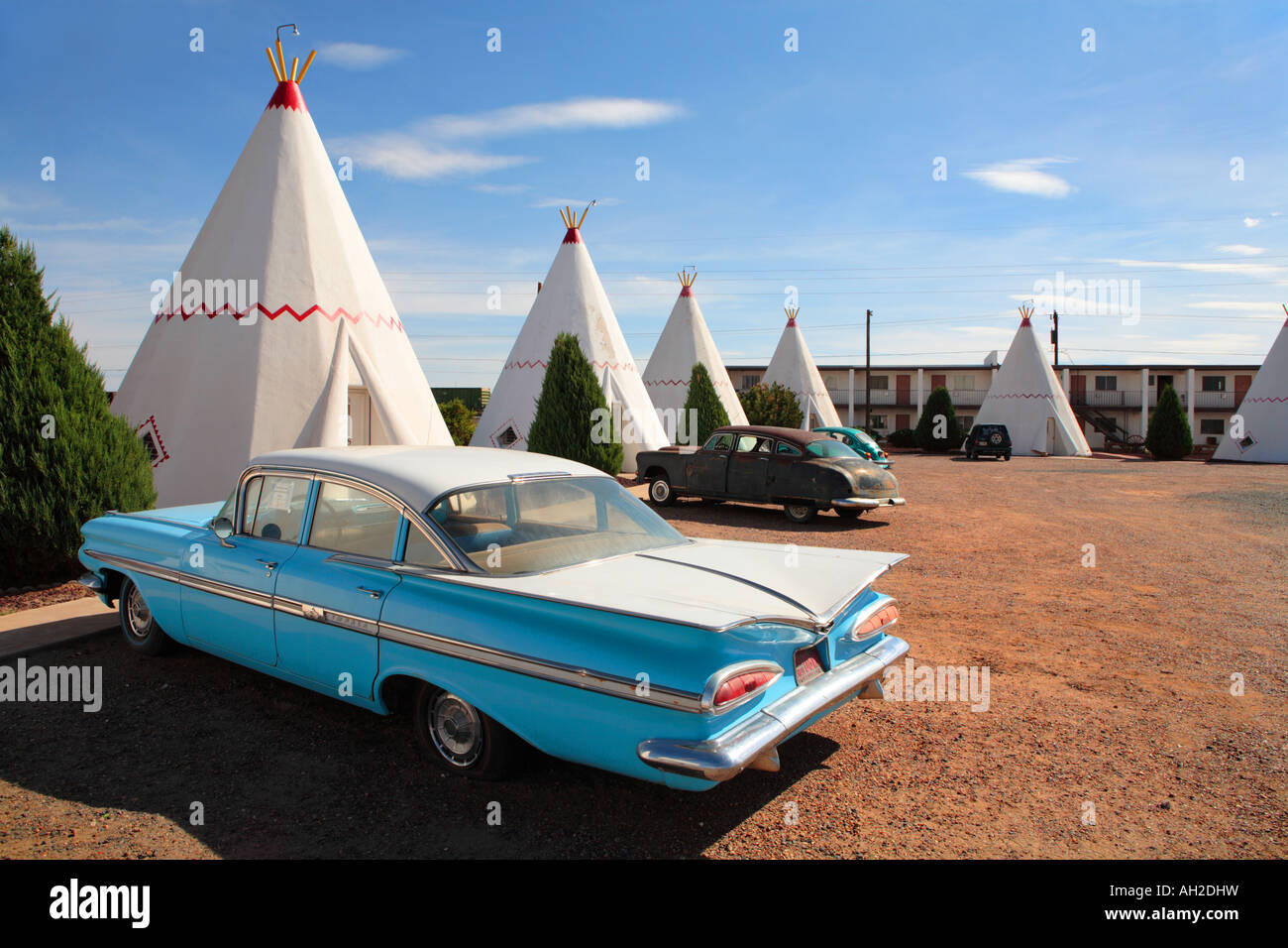 blaue fünfziger Jahre Chevrolet Impala im Wigwam Motel route 66 Holbrook Arizona Stockfoto