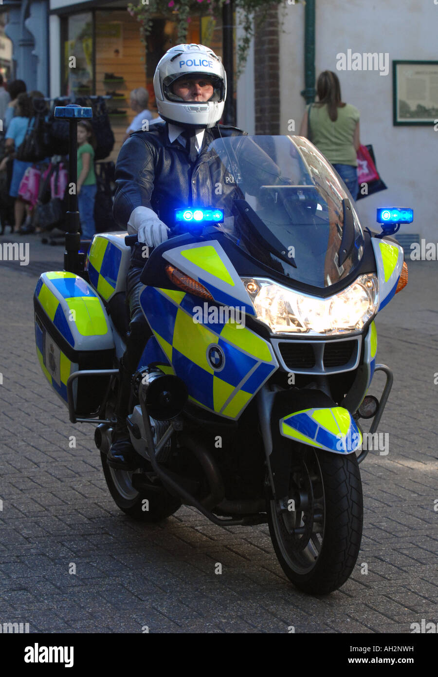 Polizei-Motorradfahrer, Polizei-Motorrad in Großbritannien UK Stockfoto