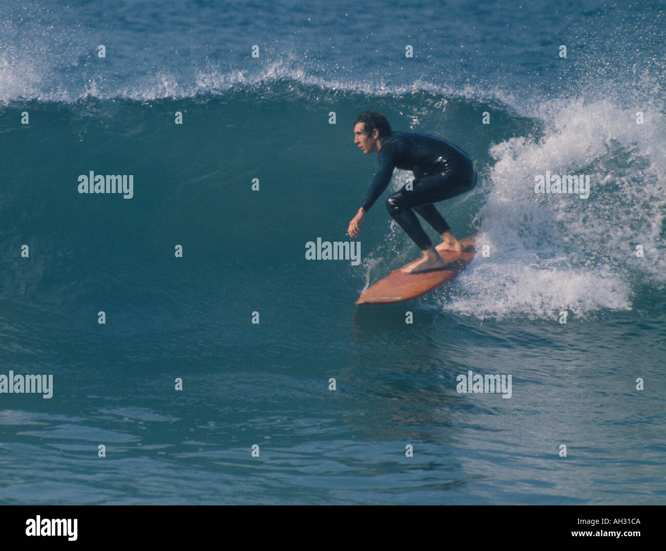 Mann im Meer Surfen Stockfoto