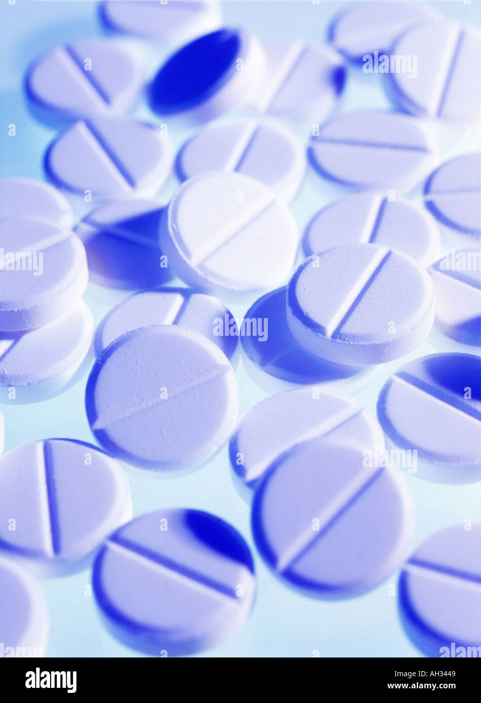 Aspirin Tabletten Aspirin Acetylsa Säure ist eine nicht verschreibungspflichtige Medikament zur allgemeinen Schmerzen wie Kopfschmerzen zu lindern Stockfoto