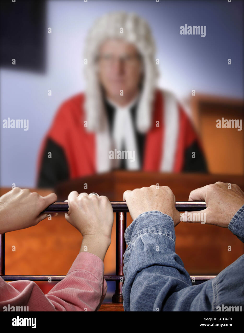 Richter und Angeklagte. Stockfoto