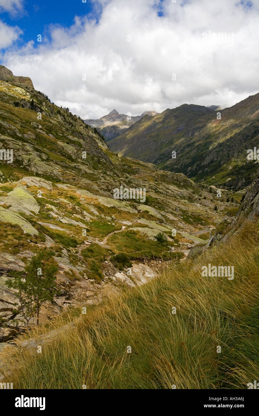 Blick auf die Berge in der Nähe von Lac d'Artouste im Parc National des Pyrenäen südwestlichen Frankreich Europa Stockfoto