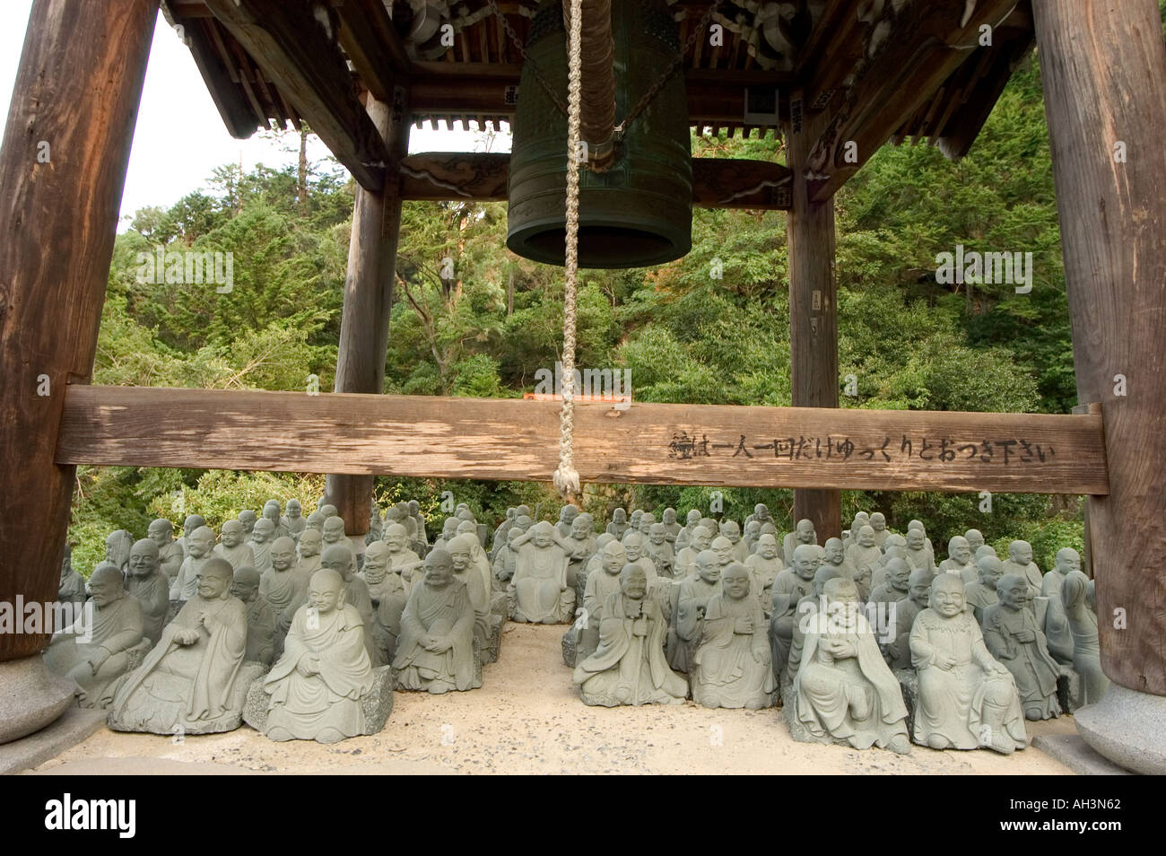 Buddhastatuen Glocke Daishoin Tempel World Heritage Miyajima Insel Hiroshima Präfektur Honshu Japan Stockfoto