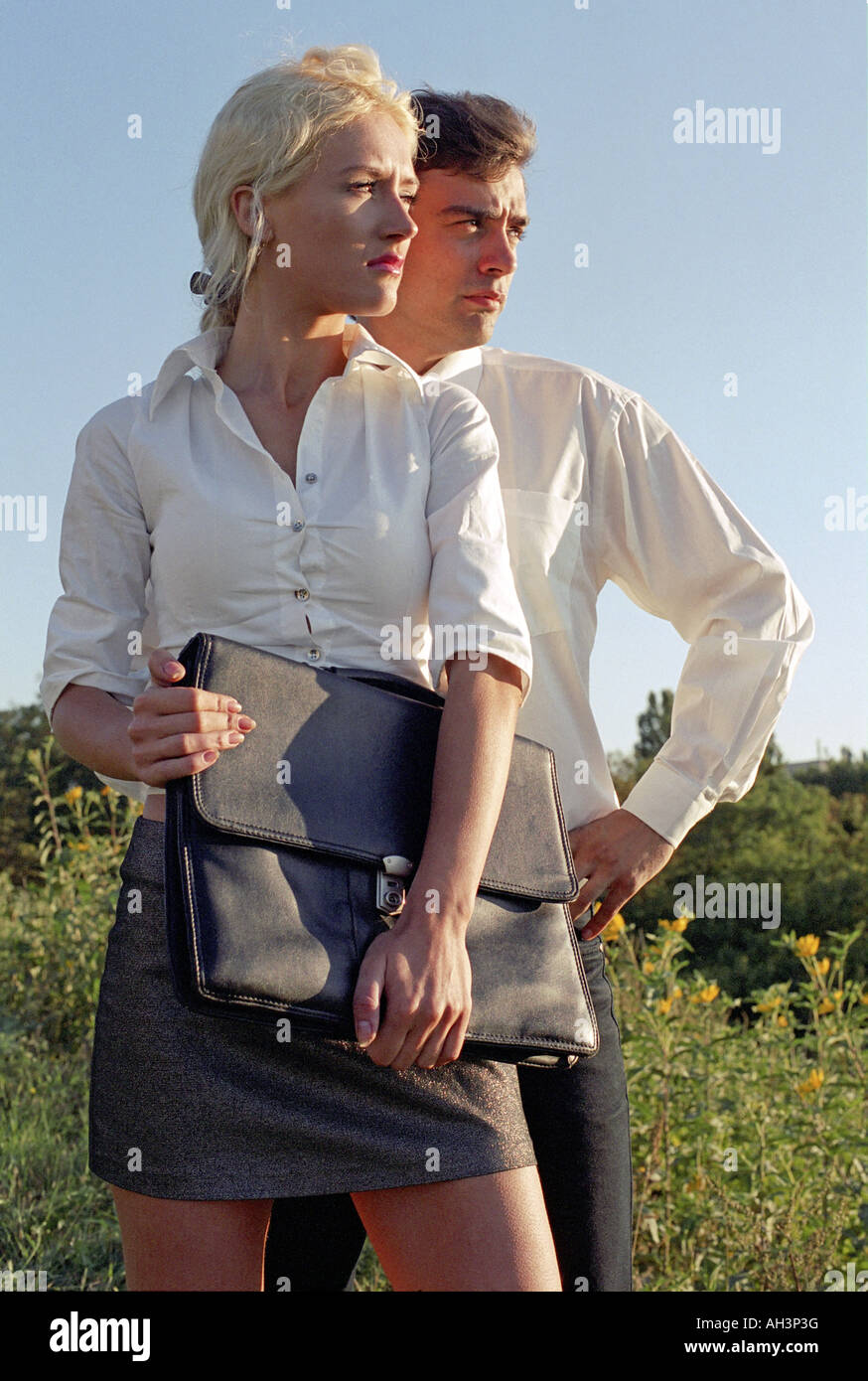 Unternehmerin und Unternehmer mit Blick auf das zukünftige, erfolgreiche Business-team Stockfoto