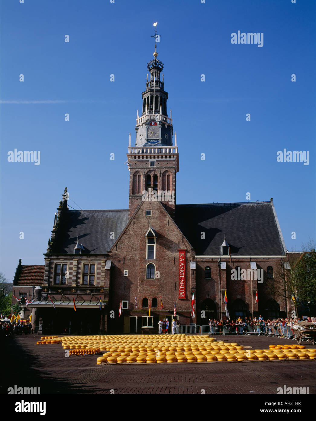 Niederlande-Käse außerhalb Käse mit einem Gewicht von Haus angezeigt Stockfoto