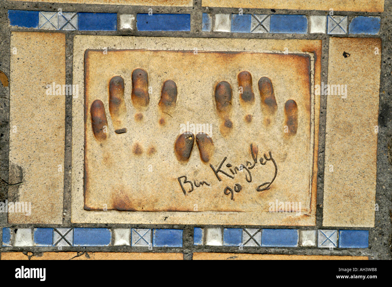 Ben Kingsley Handabdrücke auf der Allée des Stars Stockfoto