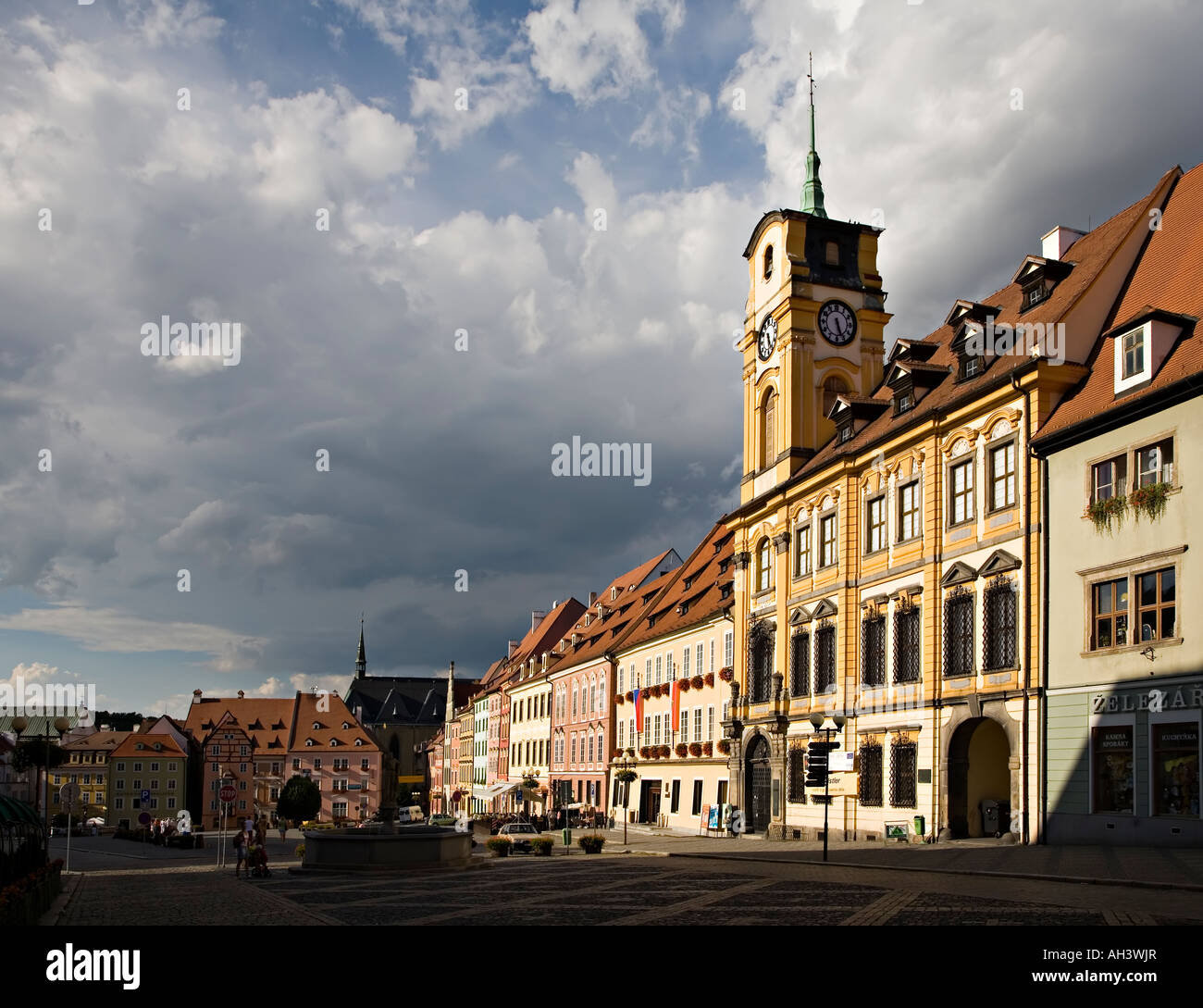 Uhrturm in großen quadratischen Cheb Tschechien Stockfoto