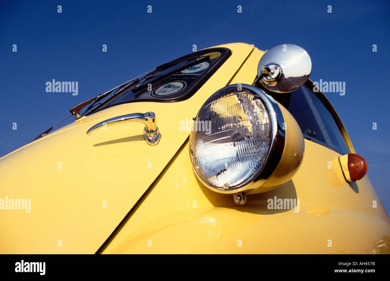 Detail des gelben BMW Isetta Bubble Car Stockfoto