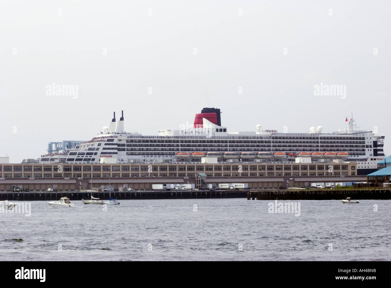 Queen Sie Mary 2 in Boston, Massachusetts, USA 4. Juli 2006 Stockfoto