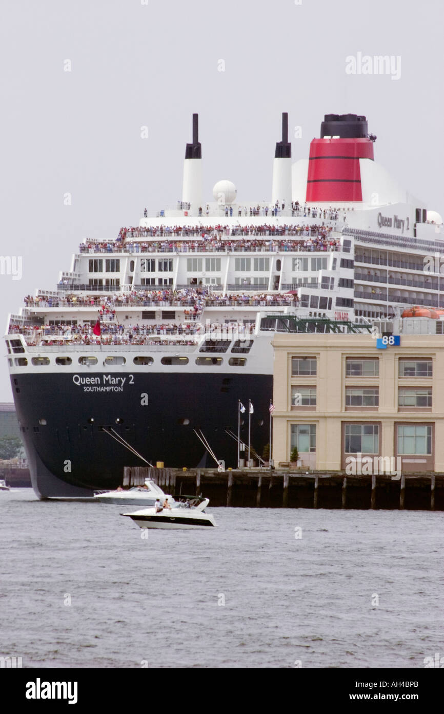 Queen Sie Mary 2 in Boston, Massachusetts, USA 4. Juli 2006 Stockfoto