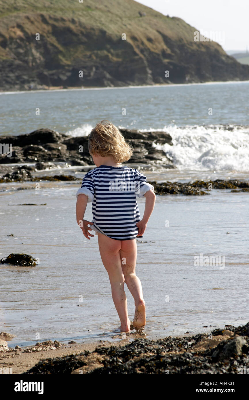 Junge M Dchen Olivia Mit Nackten Hintern Spielen Im Sand Und Meer Am Daymer Strand In Der N He