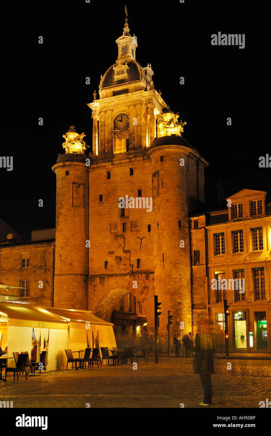 La Grosse Horloge in La Rochelle, Frankreich bei Nacht. Stockfoto