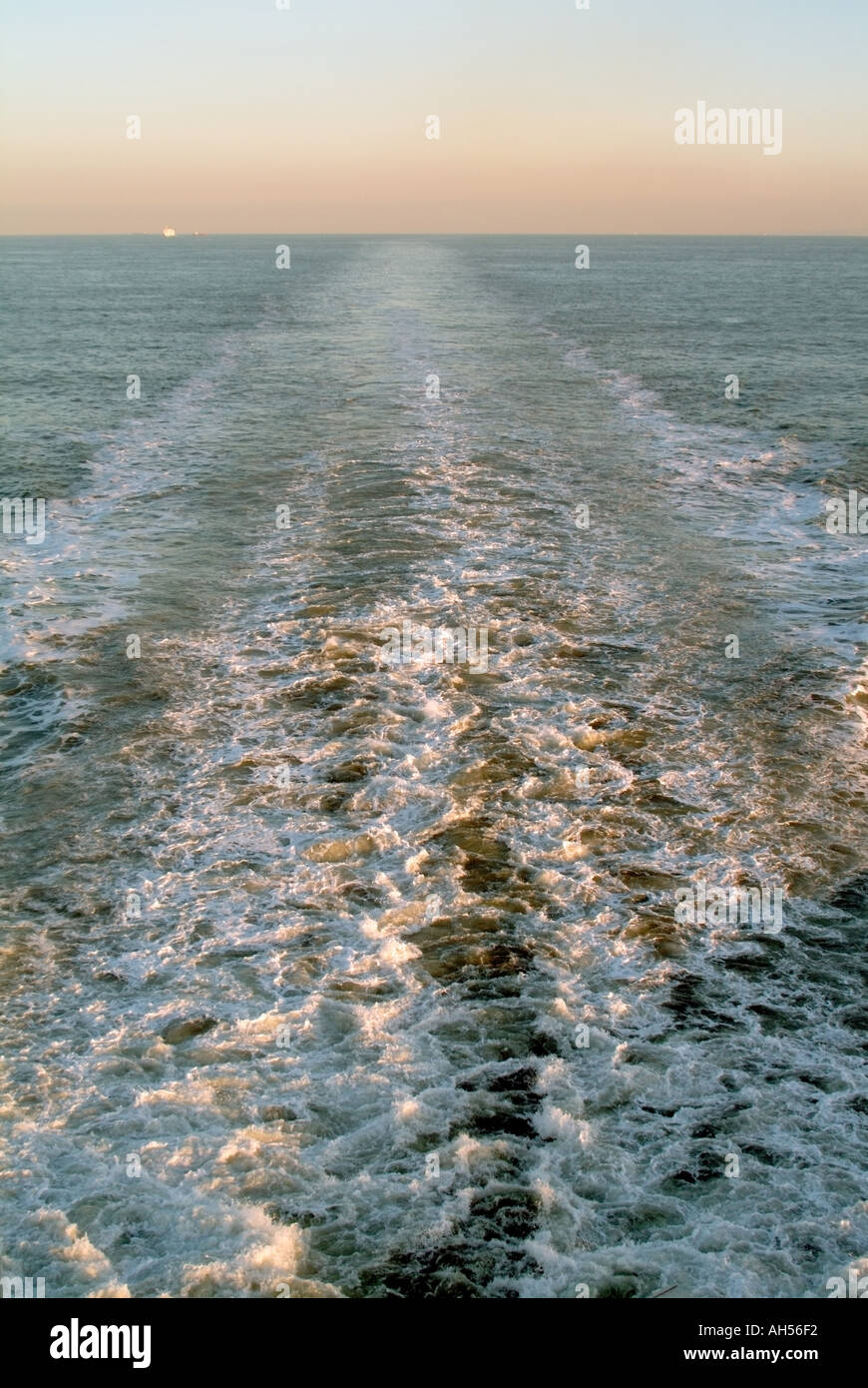 Ärmelkanal halbem Weg der Kreuzung zwischen Kent England Dover und Calais Frankreich Stockfoto