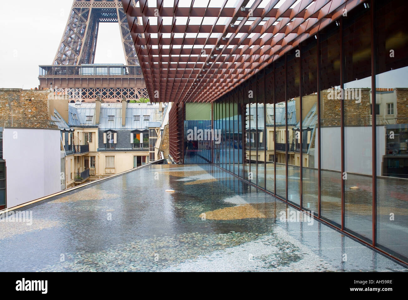 Musée de Quai Branly, Paris, 2006. Pool auf dem Dach Architekt: Jean Nouvel Stockfoto