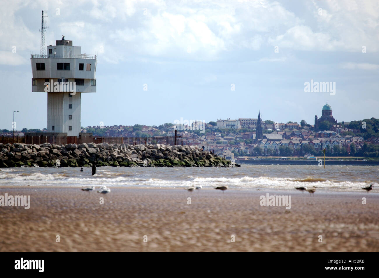 Crosby Küstenwache Station mit Blick auf die Stadt von Crosby, 6 Meilen nördlich von Liverpool in Merseyside Stockfoto