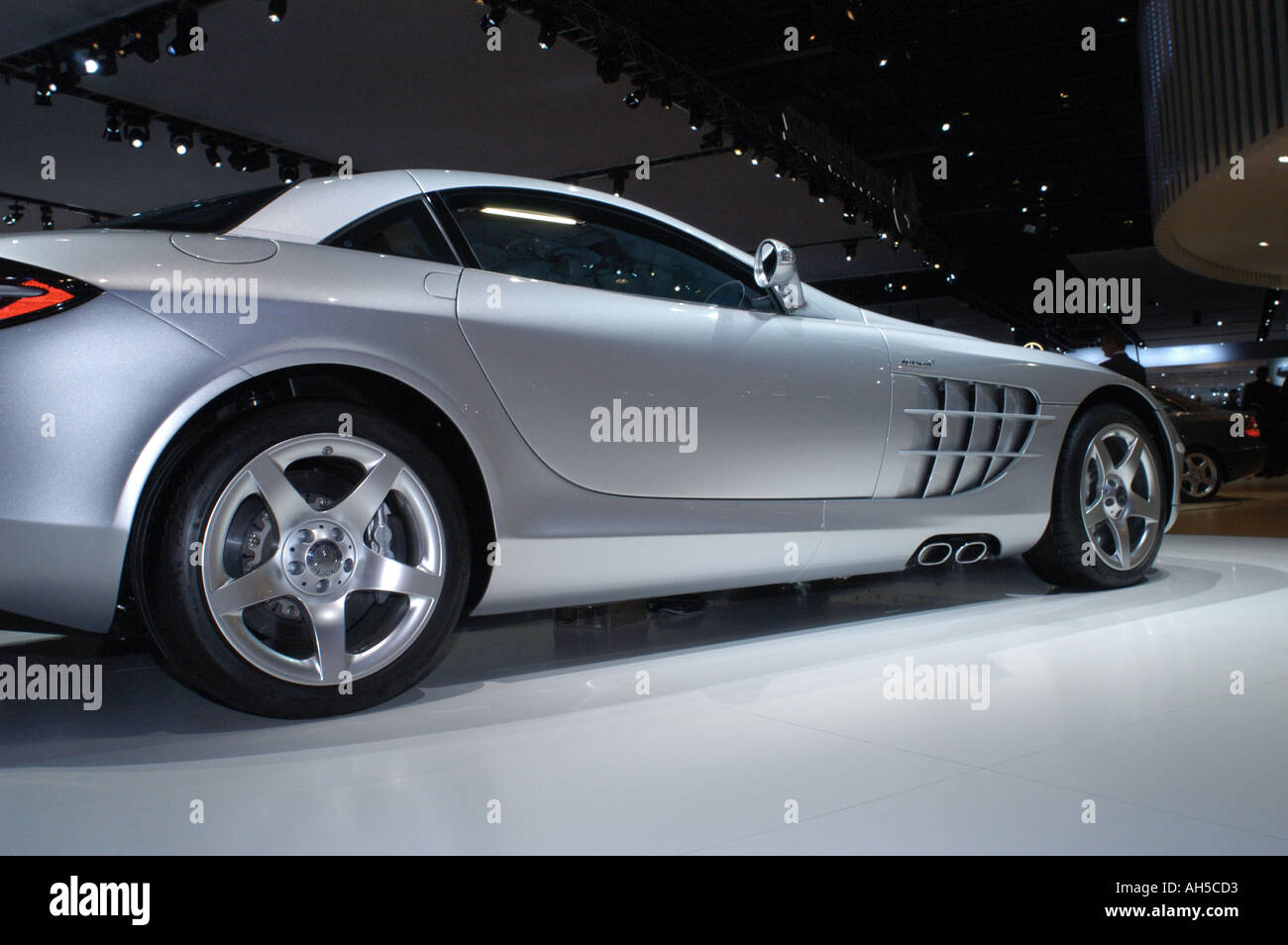 Rückseite drei Viertel der Mercedes SLR McLaren auf der North American International Auto Show 2004 Stockfoto