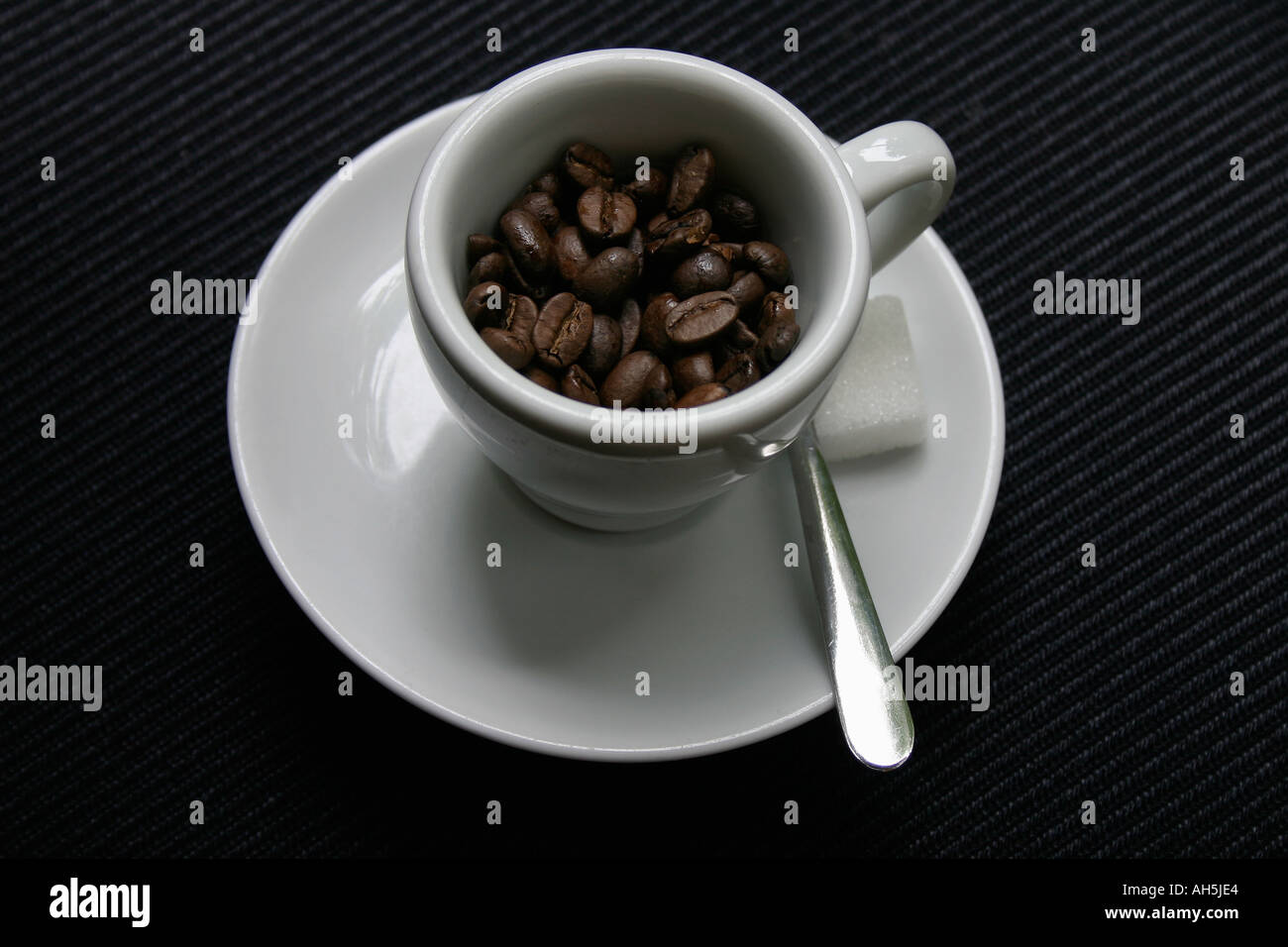 Espresso In Tasse Fotos Und Bildmaterial In Hoher Aufl sung Alamy espresso-in-tasse-fotos-und-bildmaterial-in-hoher-aufl-sung-alamy