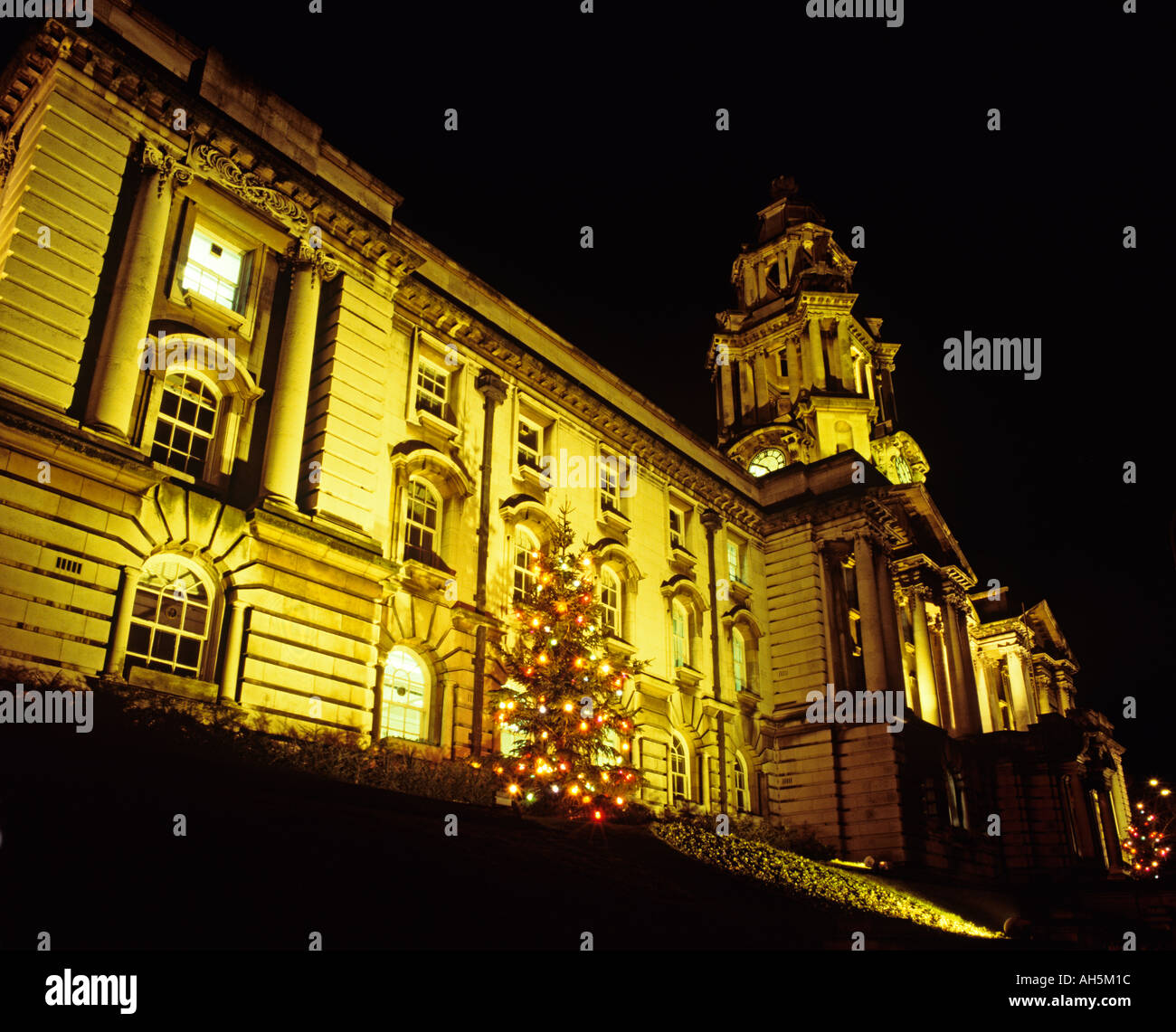 Cheshire Stockport Weihnachten Rathaus bei Nacht Stockfoto