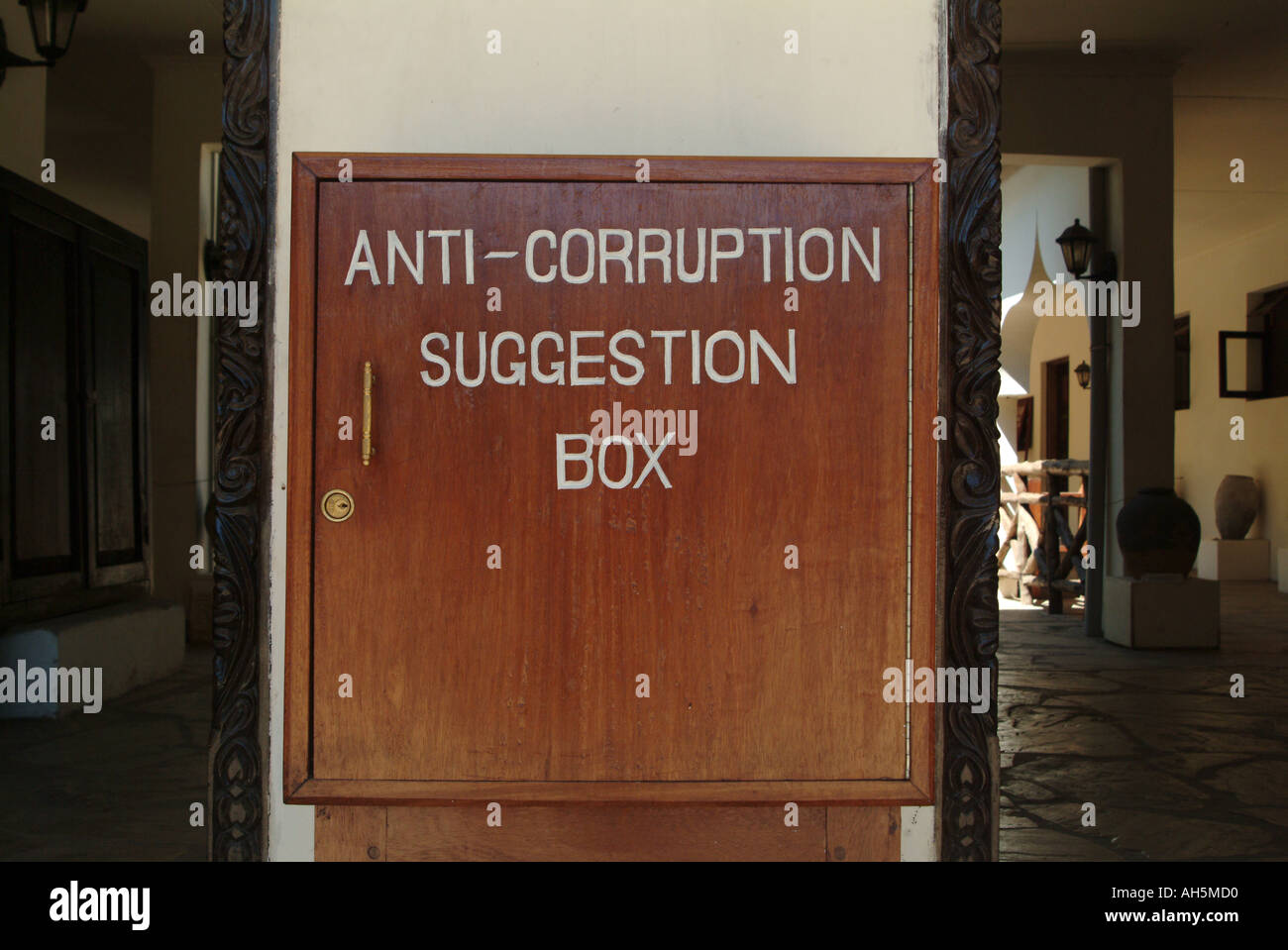 Gedi Nationaldenkmal anti-Korruption Kummerkasten. Kenia, Ostafrika Stockfoto
