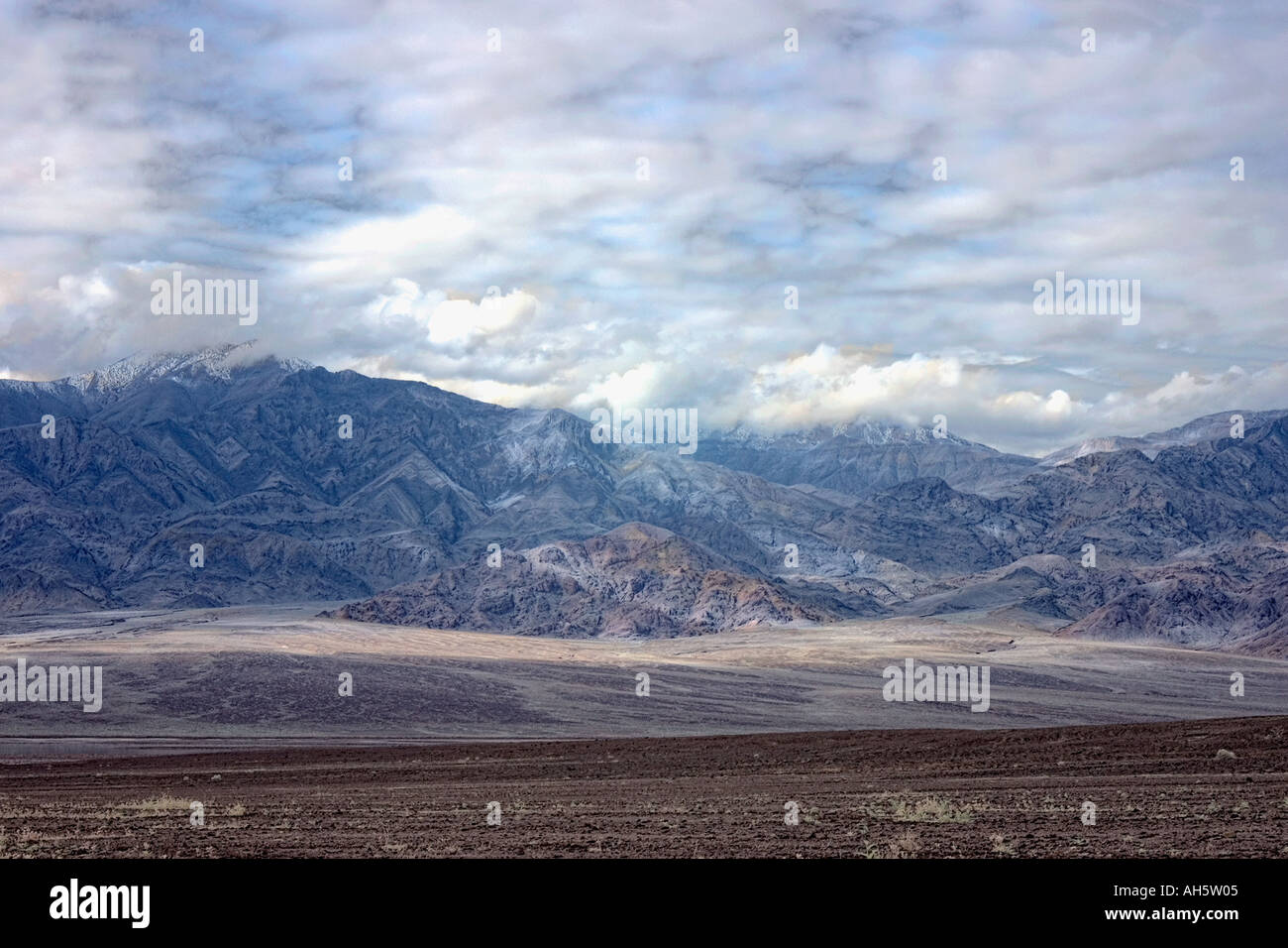 Sturm über die Berge Death Valley Kalifornien Stockfoto