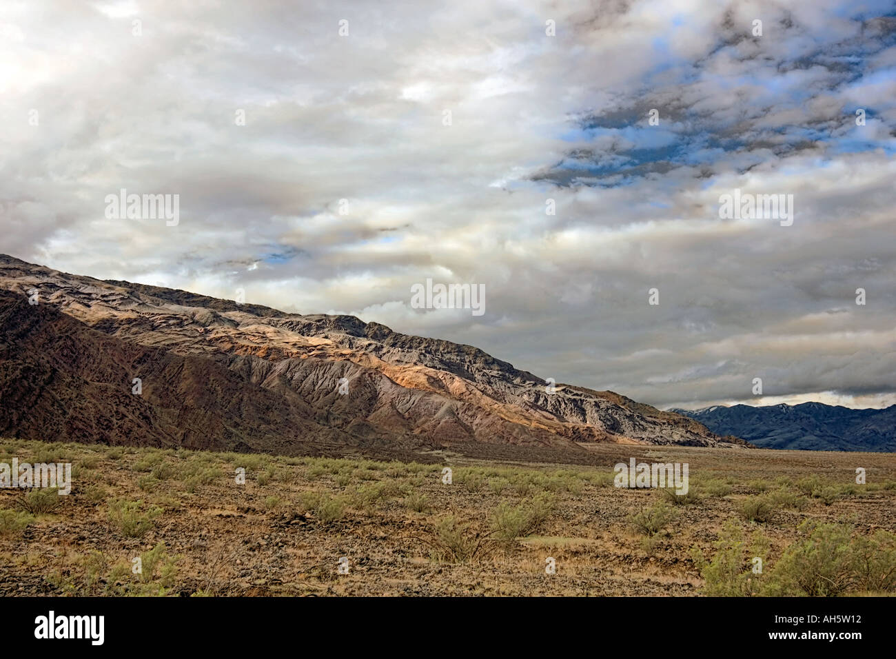 Wolken über Death Valley Kalifornien Stockfoto