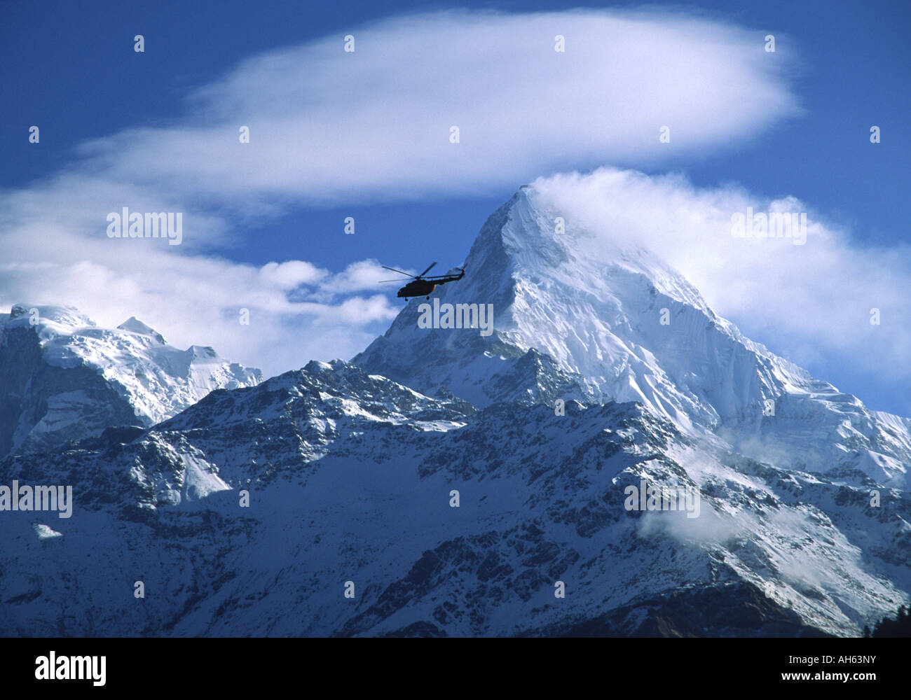 Hubschrauber und den Annapurna Range, Nepal Stockfoto