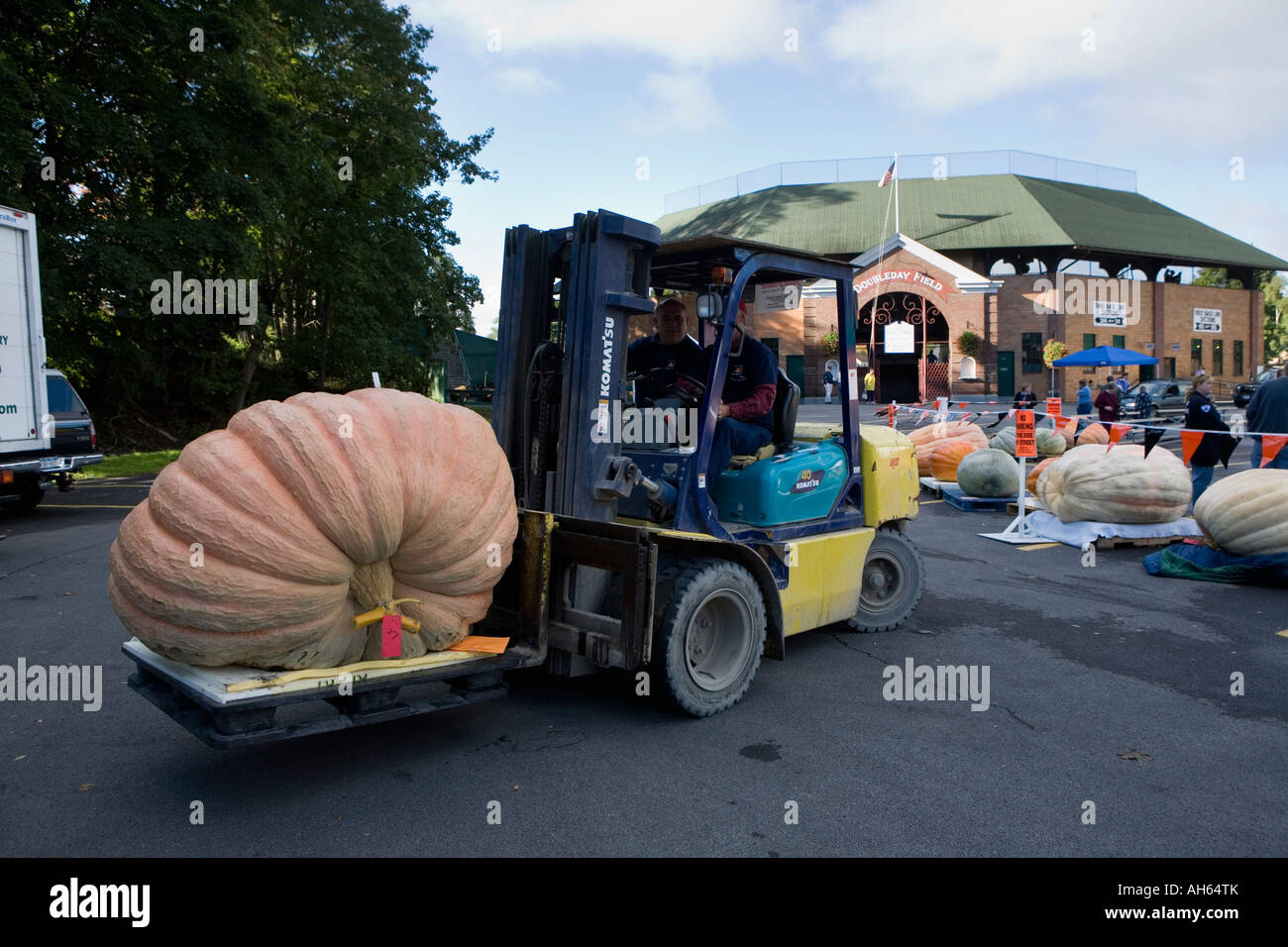 Riesen-Kürbis wiegen Pumpkinfest 2007 Cooperstown New Yorker Stockfoto