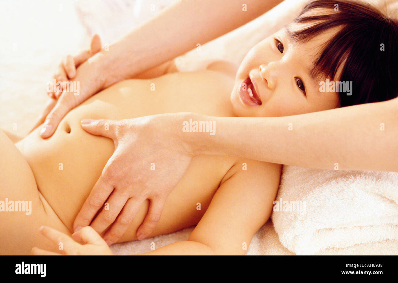 Baby-Massage 012 Stockfoto