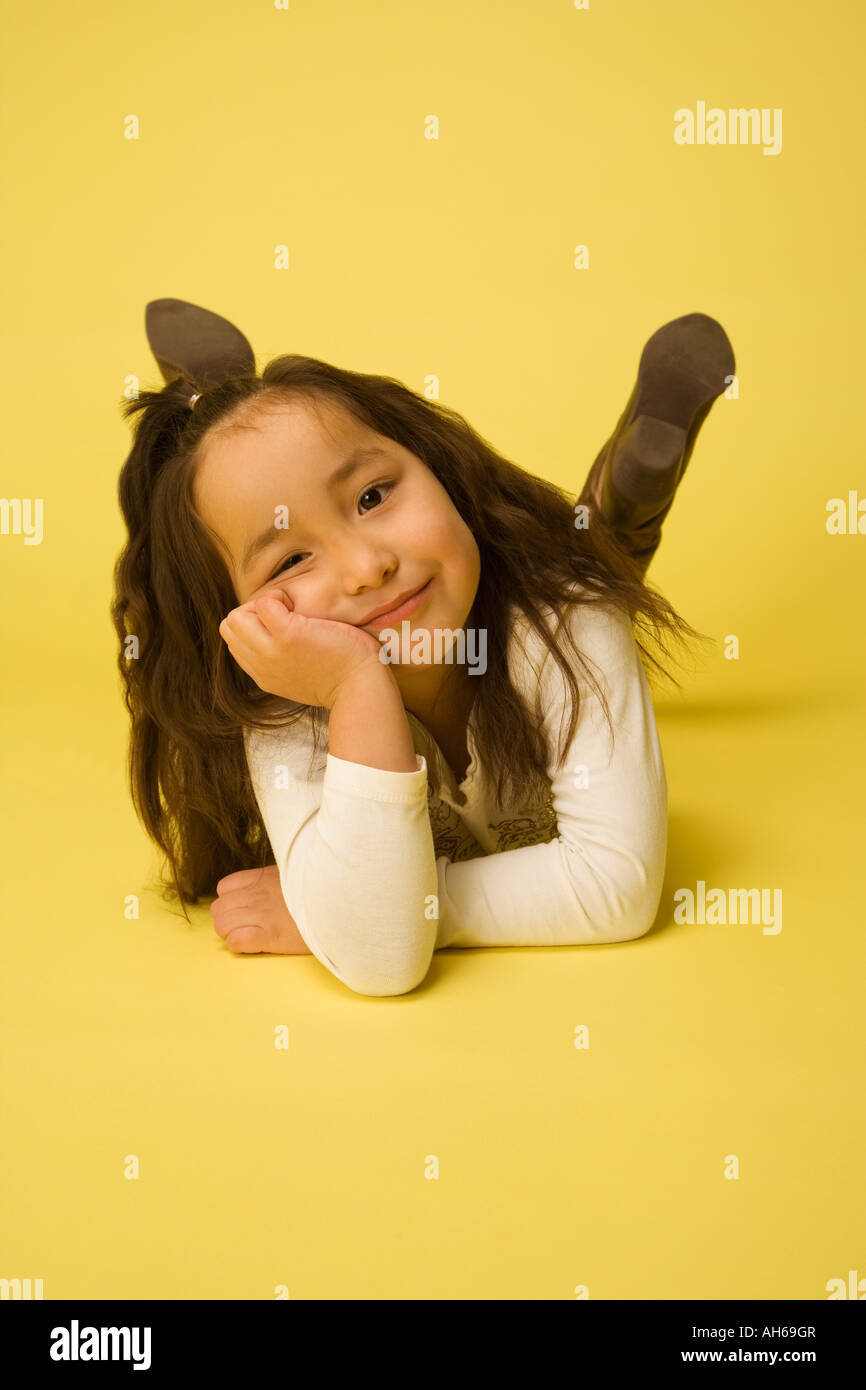 Porträt von kleinen Mädchen entspannend Stockfoto