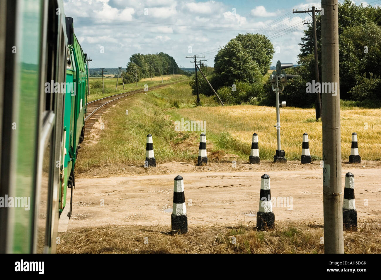 Kreuzung Schotterstraße östlichen Polen Ermland Suwalki Masuren zu trainieren Stockfoto