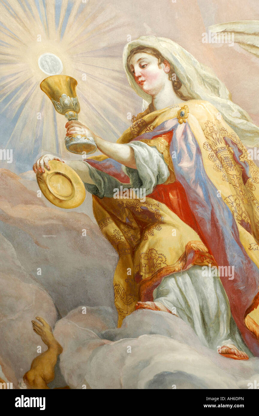 Heilige Maria hielt einen goldenen Kelch katholischen Wandmalereien in St Karlskirche in Wien Stockfoto