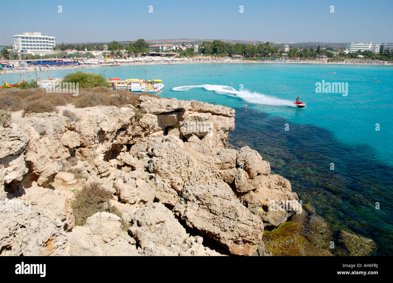 Jet-Ski vor Nissi Beach in der Nähe von Ayia Napa auf der Mittelmeer Insel Zypern EU Stockfoto