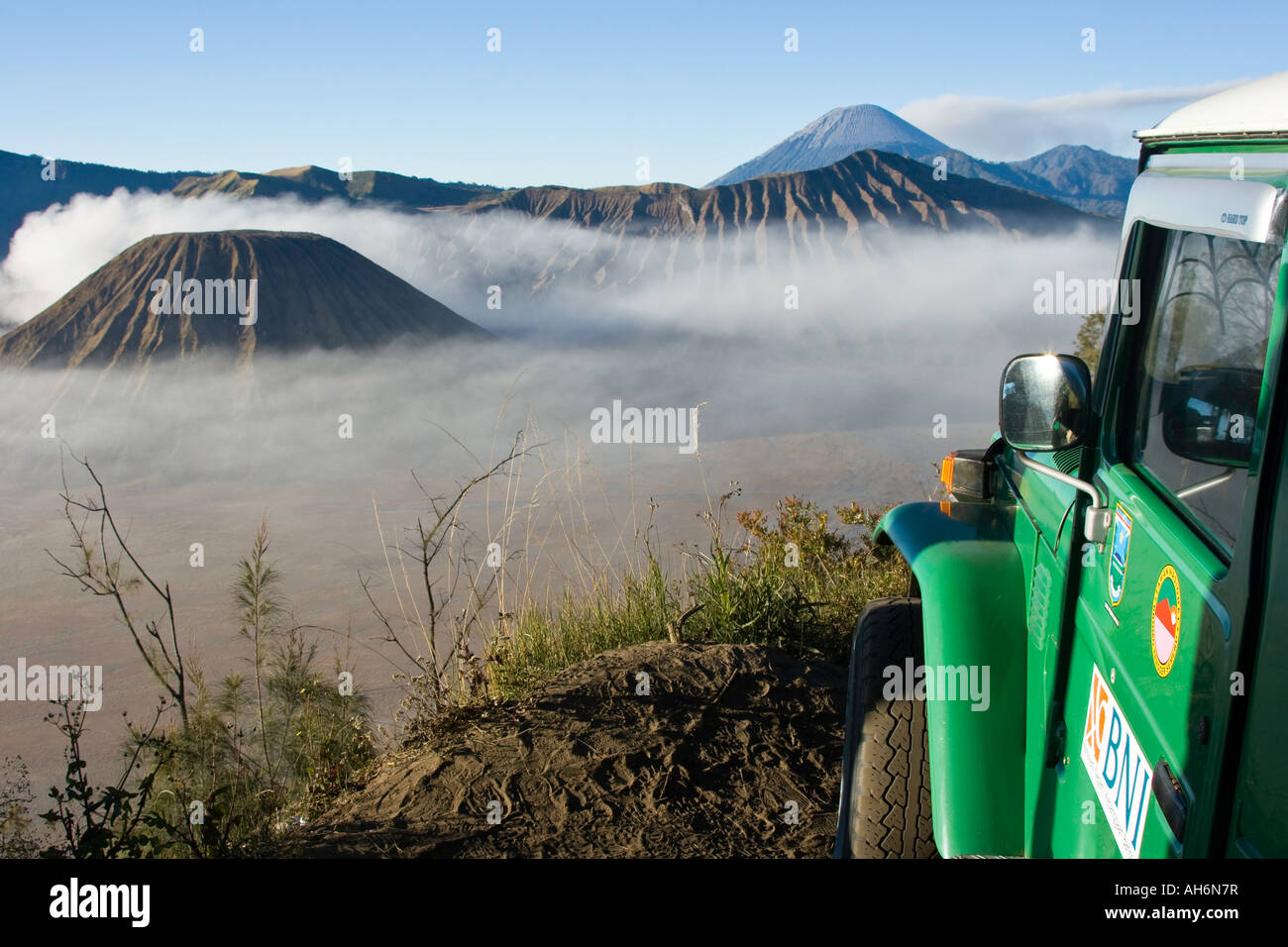 ATV-Jeep vor dem Gunung Bromo oder Mount Bromo Java Indonesien Stockfoto