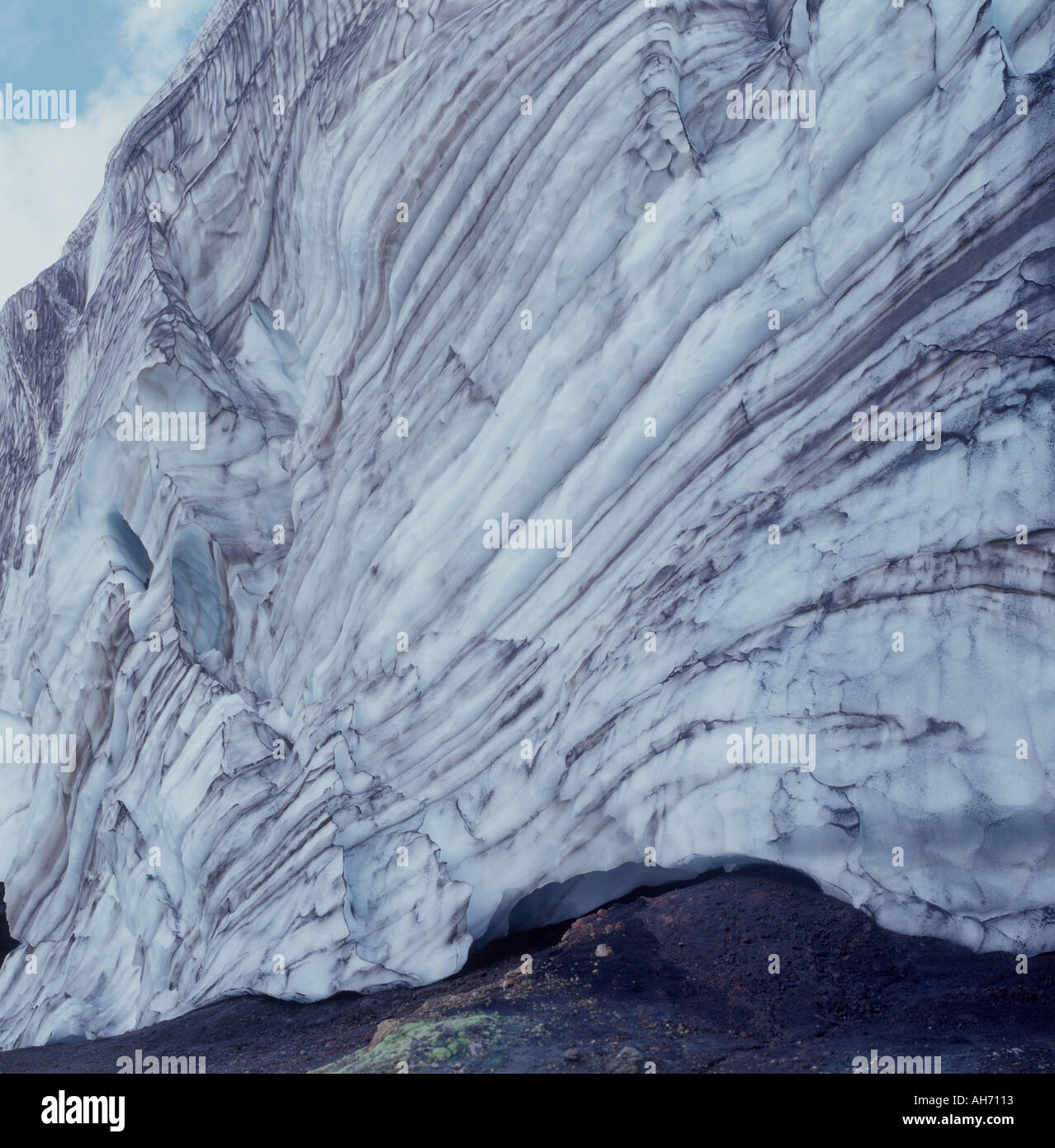 Sommer-Asche-Linien im Gletscher Islands Stockfoto