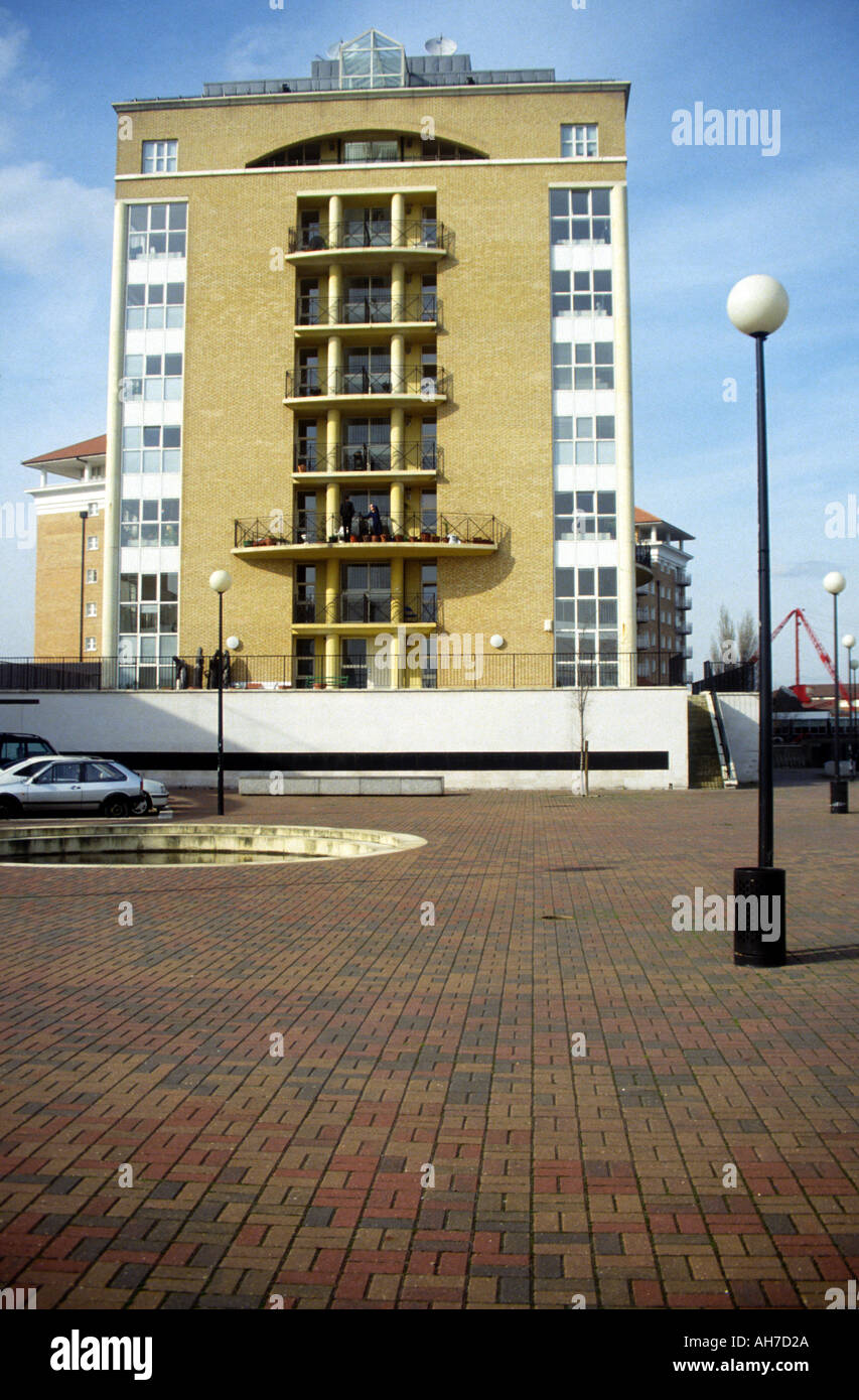 Teure Yuppie Neubauwohnungen London Docklands England circa 1994 Stockfoto