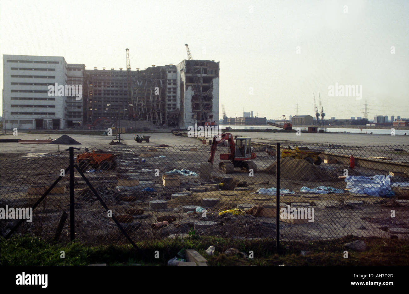 Abriss der alten Industriegebäude Royal Docks London Docklands England circa 1994 Stockfoto