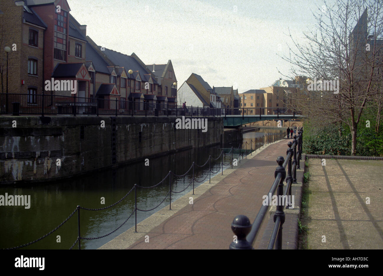 Neue Wohnsiedlung Wapping London Docklands England circa 1994 Stockfoto