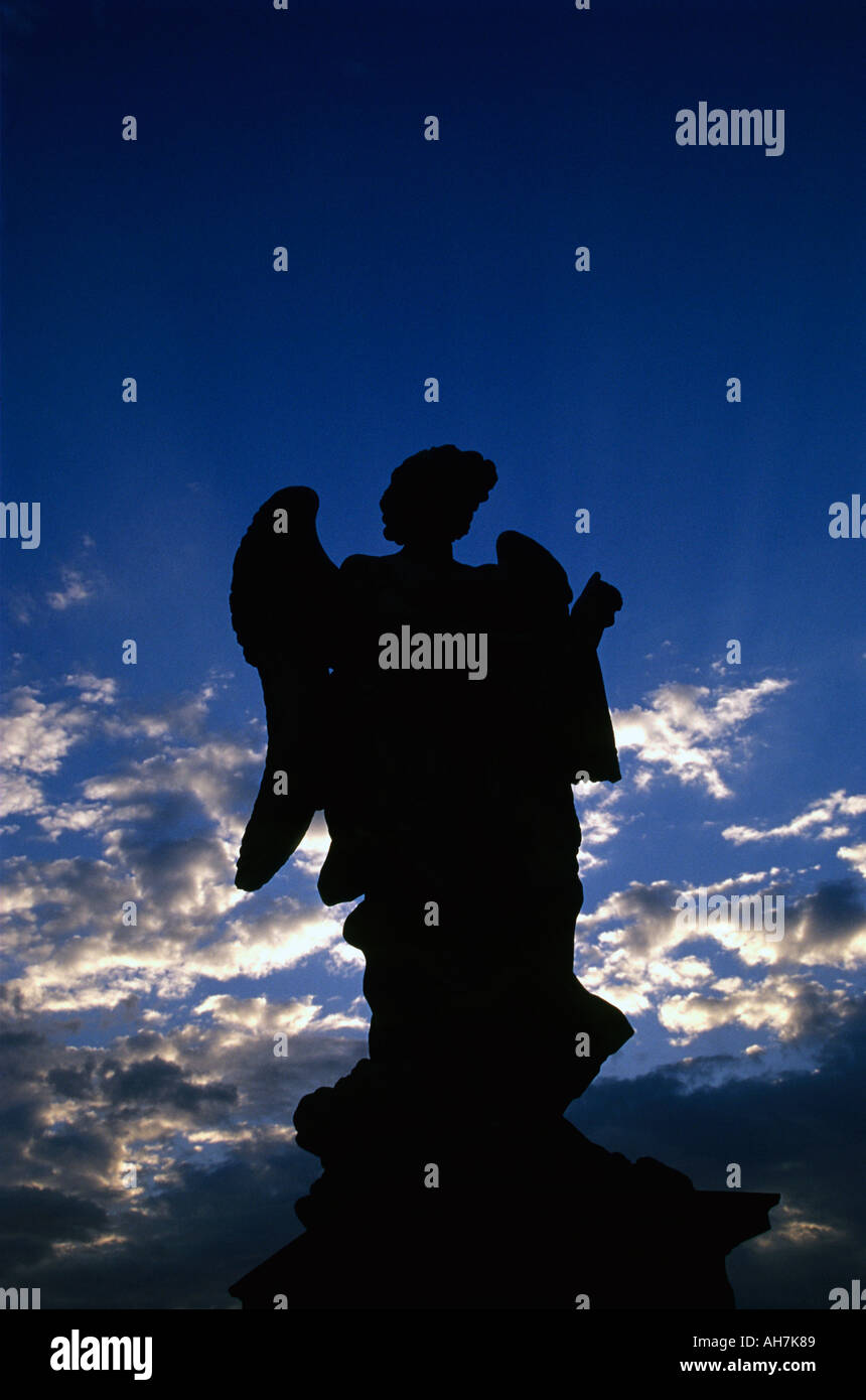 Statue eines Heiligen, Ponte Sant in Rom, Italien Stockfoto