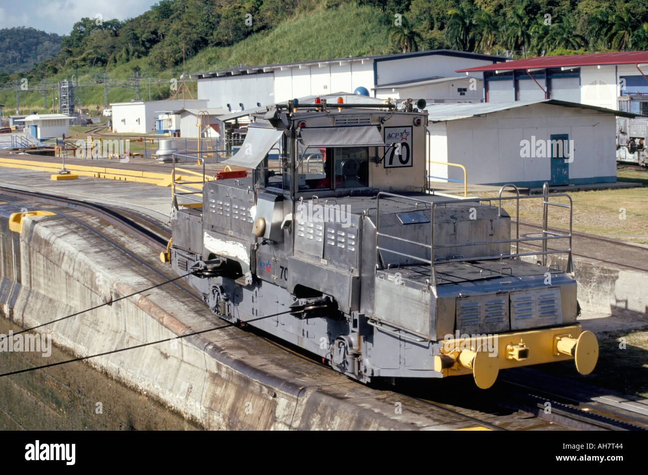 Lokomotiven, Schiffe durch die Schleusen Panamakanal Panama in Mittelamerika zu ziehen Stockfoto