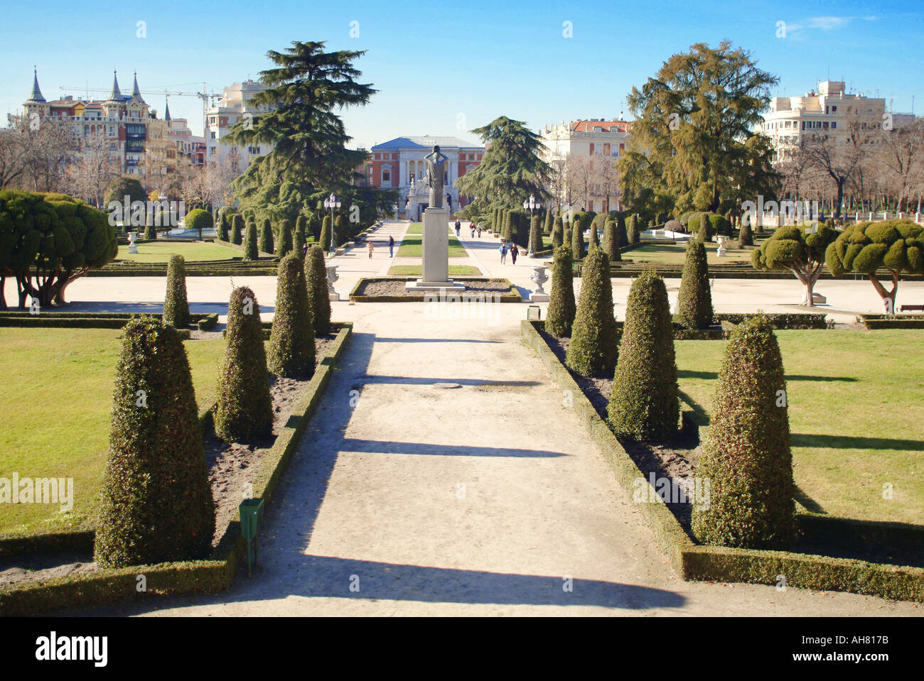 Gärten und Gehweg im Parque del Retiro Park Madrid Spanien Stockfoto