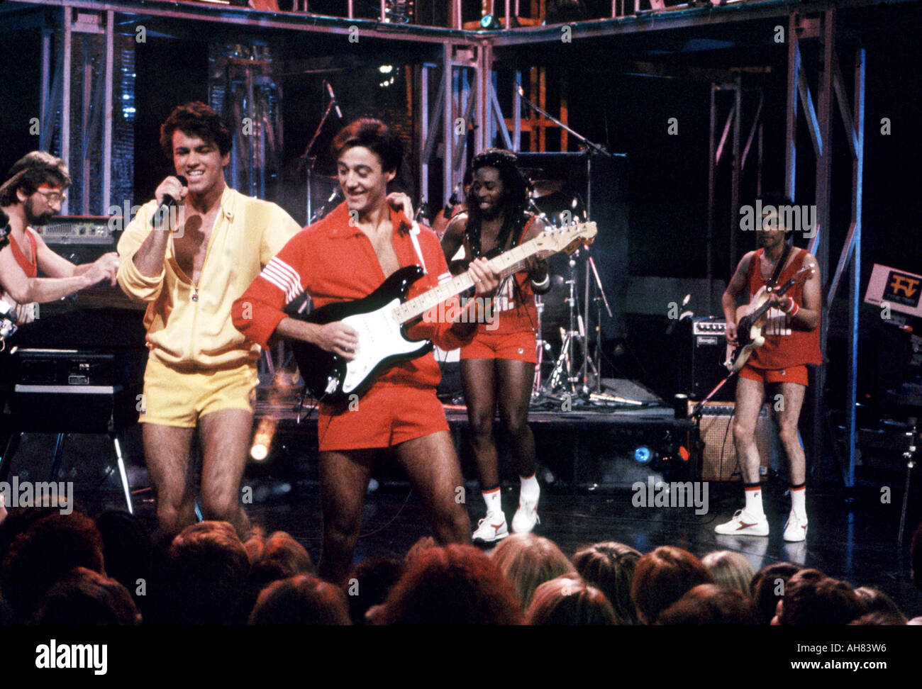 Im Jahr 1983 auf ihrer Club Tropicana Tour mit George Michael auf der linken Seite und Andrew Ridgley WHAM Stockfoto