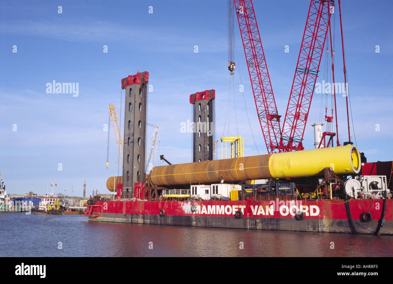 HAMPELMANN MARINE RAMME RIG VERTÄUT AM FLUSS YARE AM HAFEN VON GREAT YARMOUTH NORFOLK EAST ANGLIA ENGLAND UK Stockfoto