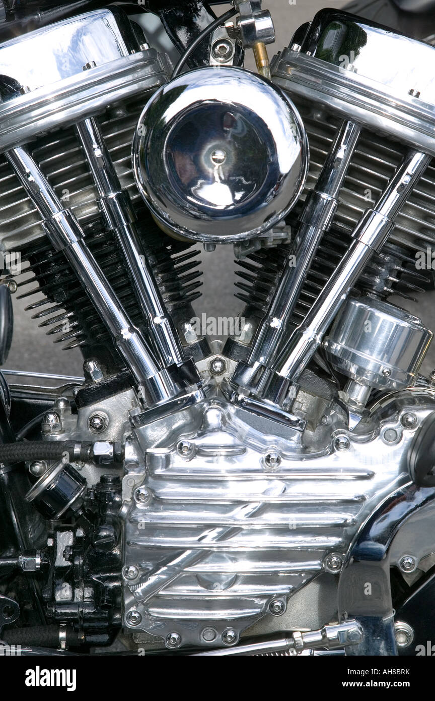 Chrome-Engine auf einem custom Motorrad hautnah Stockfoto